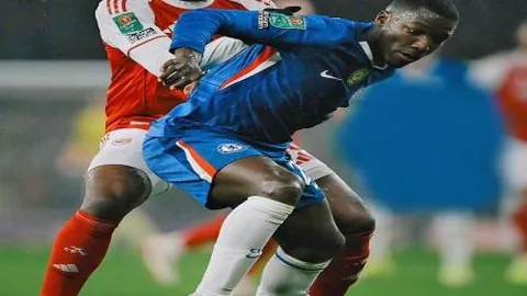 内马尔加盟桑托斯降薪，结束高收入生涯